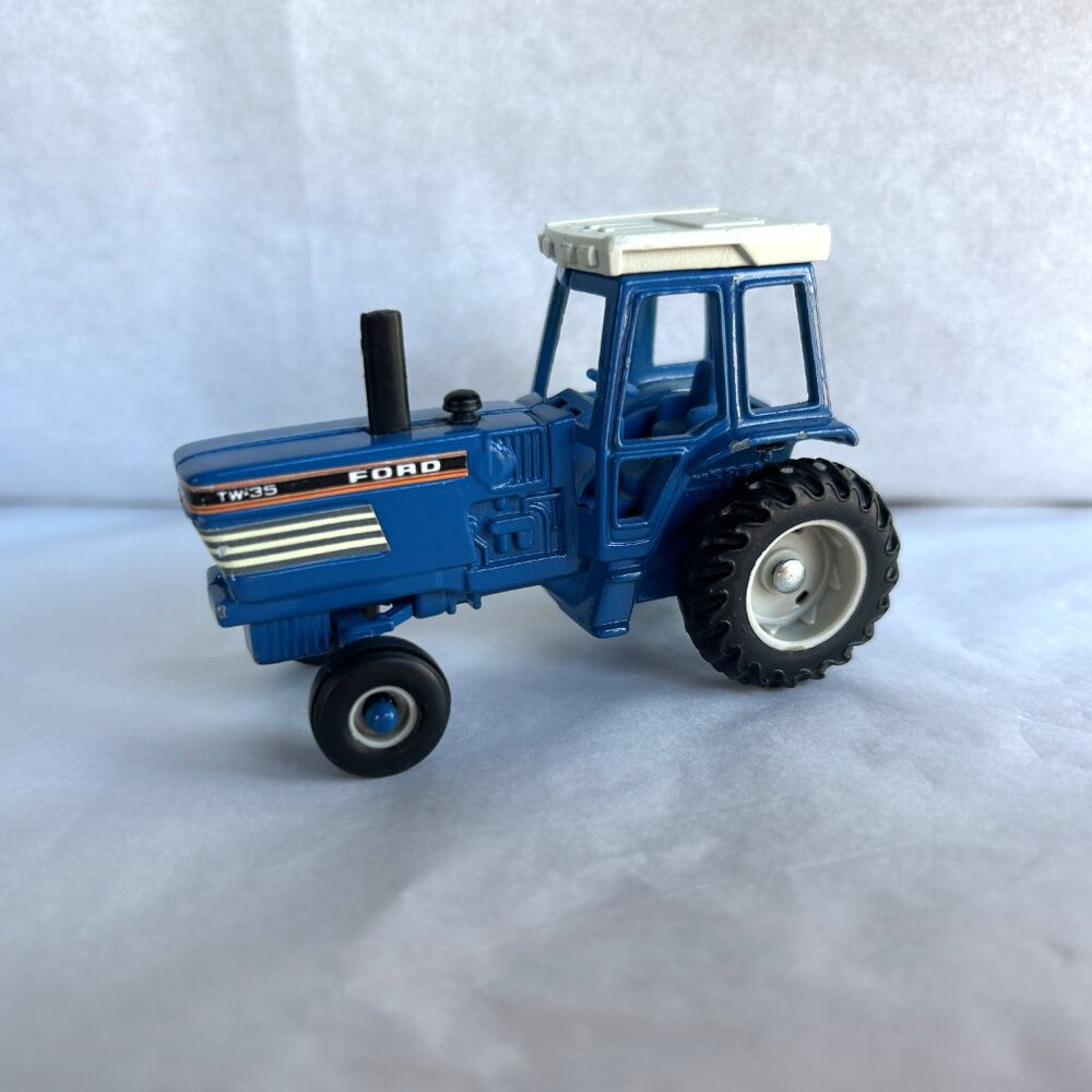 Ertl Farm Machinery Play Set with Extra Tractor and Barge Wagon - Picture 6 of 16
